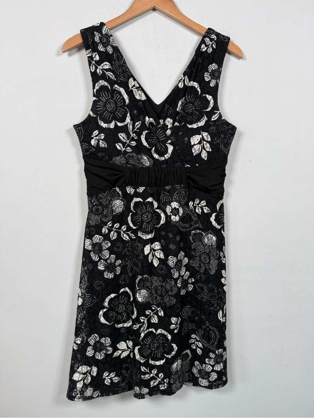 Joei & I Y2K black and white floral lace dress, Size L, Great Condition